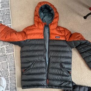 Patagonia boys reversible down hoodie